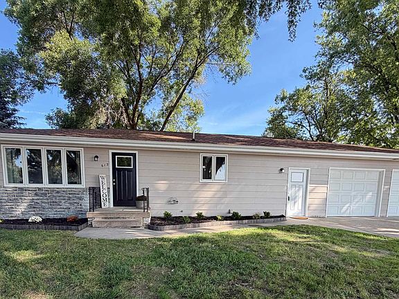 3rd image of 612 Verges Ave