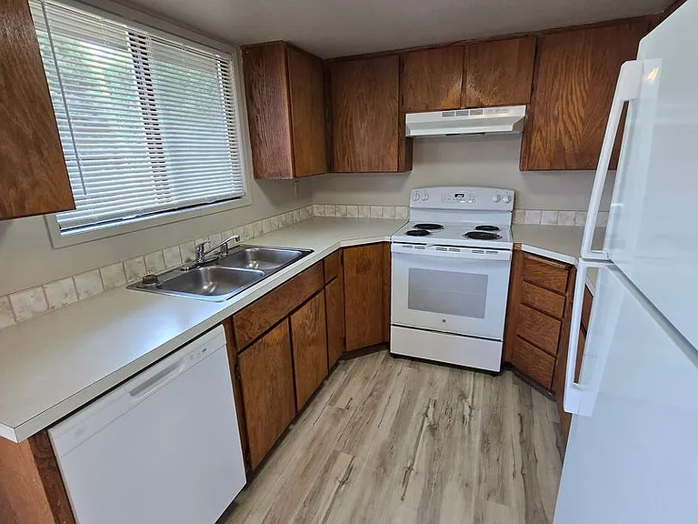1212-14 N Burns Rd — Photo 5