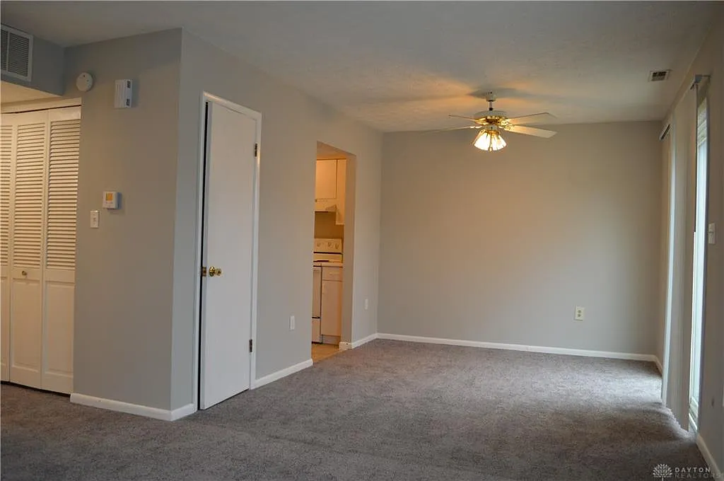 2 bed, 1.5 bath, 1050 sqft, $1,295 — Photo 4