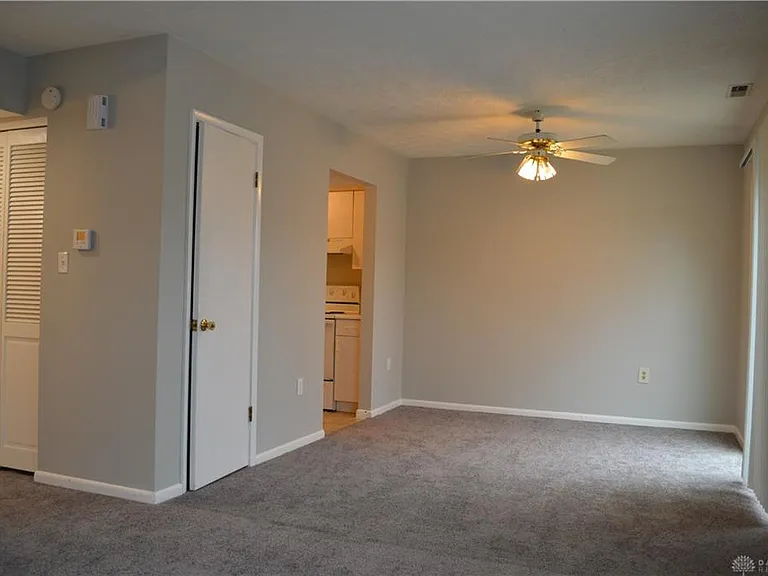 1215 Robbins Run Ct — Photo 4