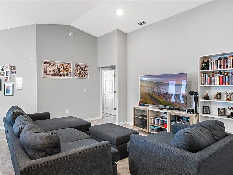 524 Scenic Bluff Blvd — Photo 10