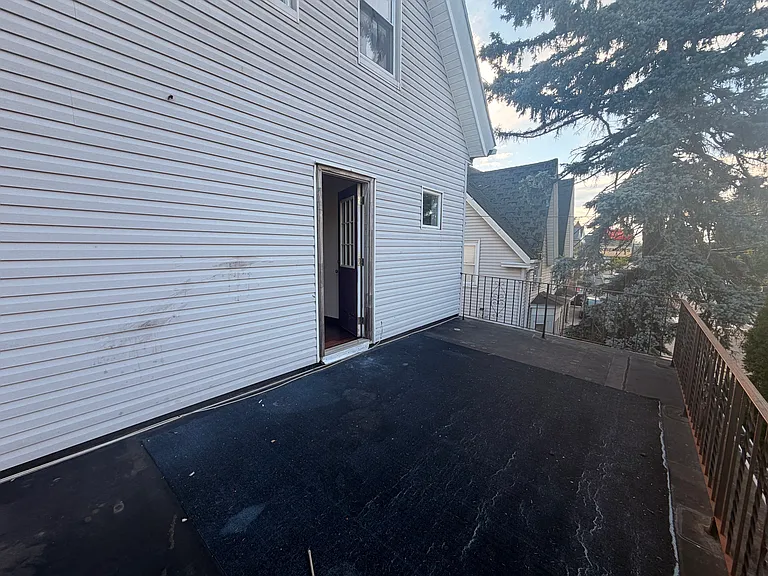 569 Main St #3 — Photo 8