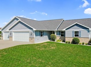 1682 Red Oak St, Green Bay, WI 54313