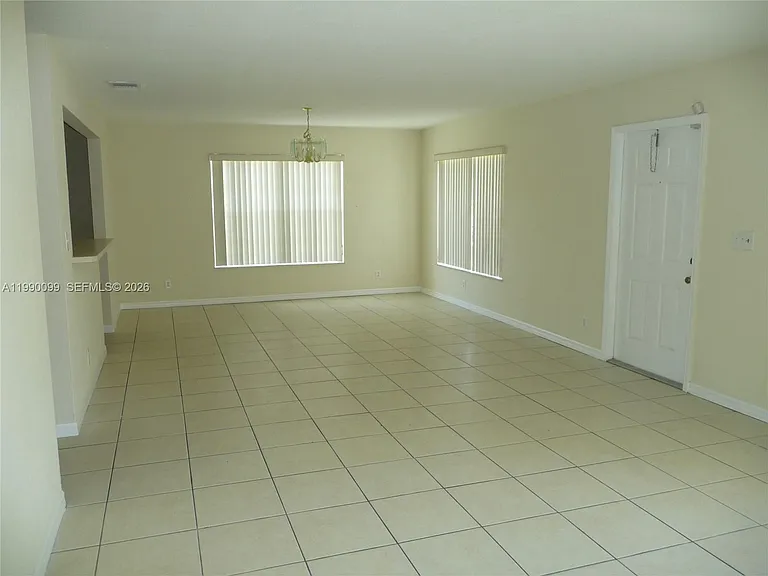 841 NW 10th St — Photo 5