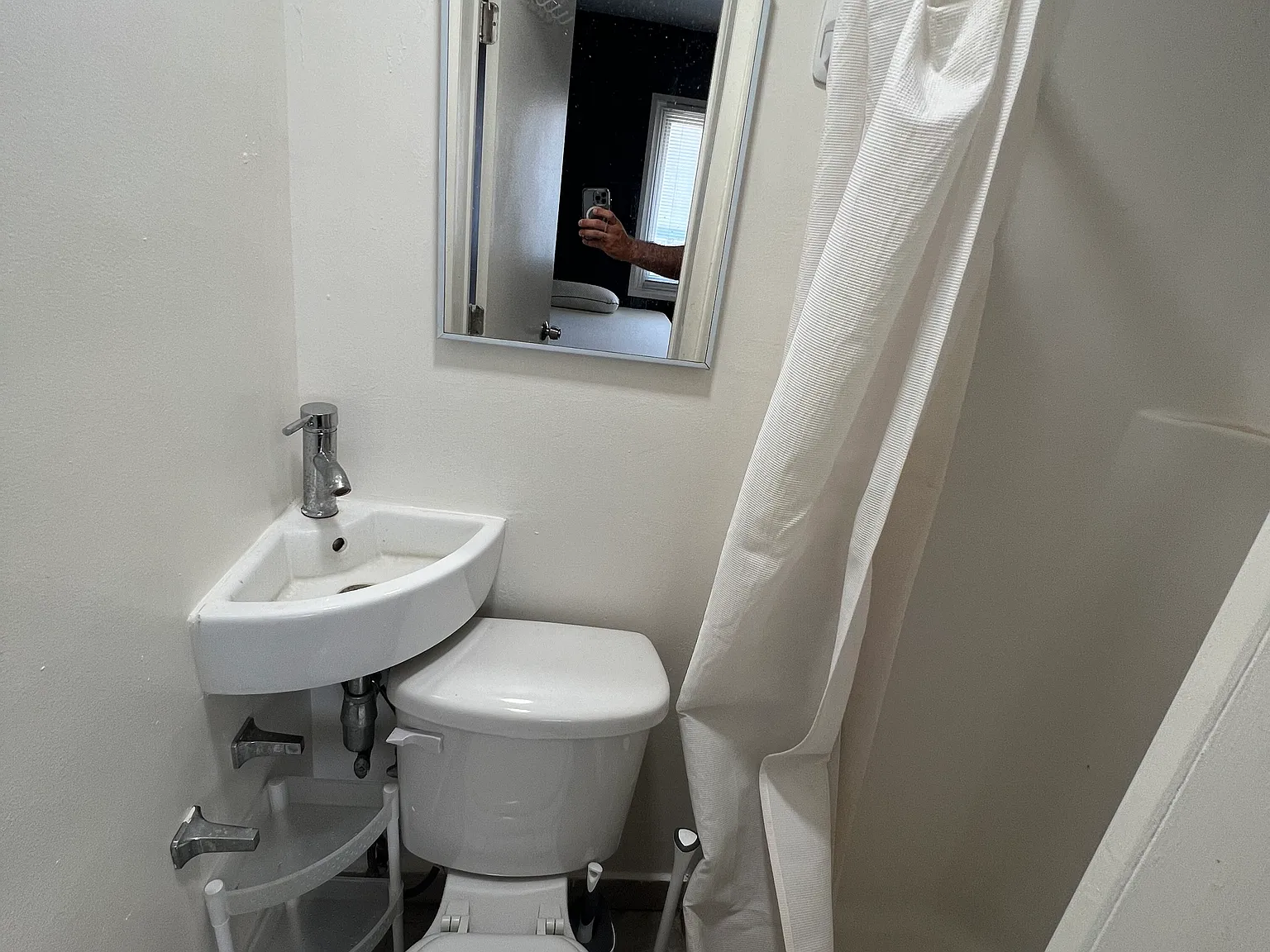 Studio, 150 sqft, $1,100 — Photo 3