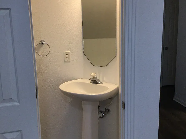 2913 Whisper Oaks Ln #A — Photo 11
