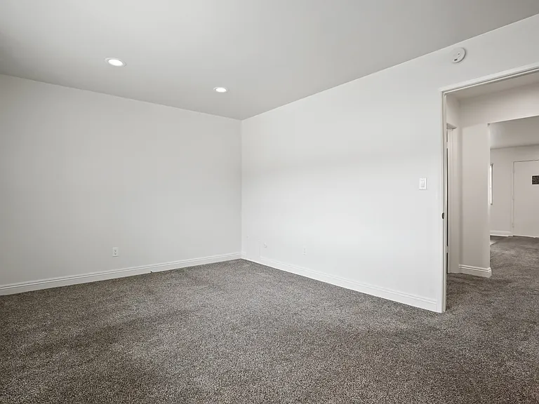 Balboa Apartments — Photo 7
