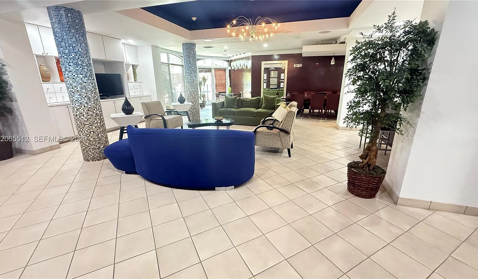 Valencia Condo — Photo 2