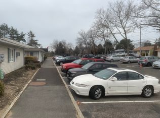 20 Parkcenter Dr #D, Deer Park, NY 11729