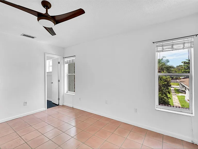 1005 SW 15th Ave #10 — Photo 13