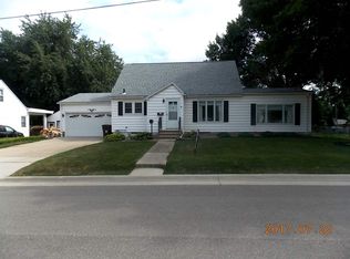 1409 Parker St, Cedar Falls, IA 50613