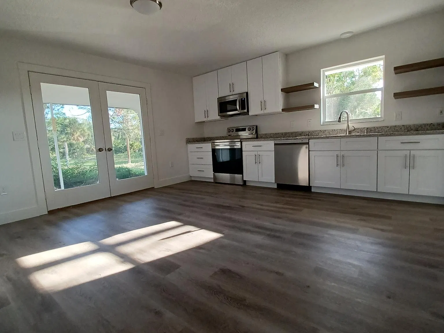 1318 Manasota Beach Rd — Photo 3