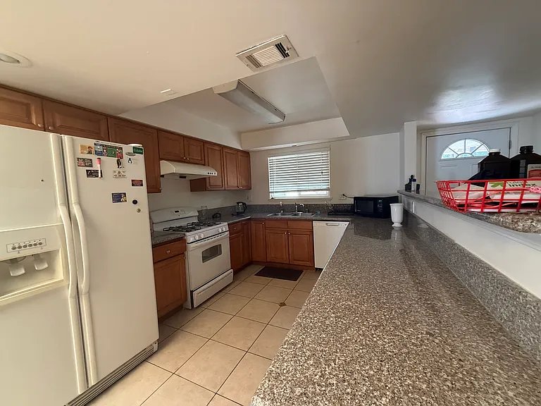 785 Libby Dr — Photo 17