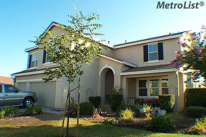 4542 McRoberts Dr photo 1