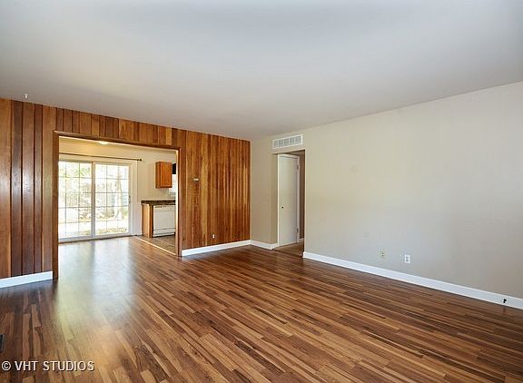 3rd image of 2 S Willow Way