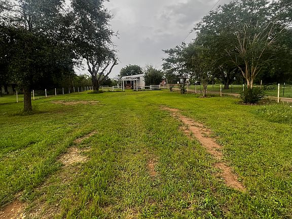 3rd image of 109 Lehman Ln