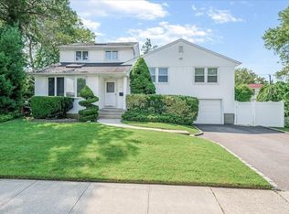 21 Eaton Rd, Syosset, NY 11791