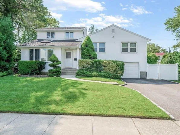 21 Eaton Road, Syosset, NY 11791