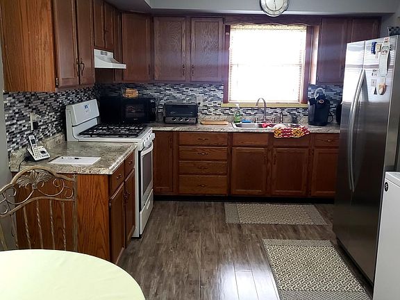 5th image of 250 Bowman St