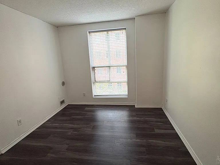 80 Charles St E #502 — Photo 15
