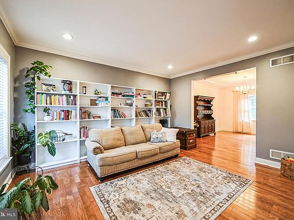 5th image of 14 Blue Spruce Dr