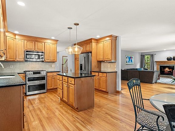 5th image of 315 Hadley St