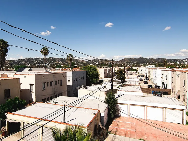 315-323 N Curson Ave — Photo 8