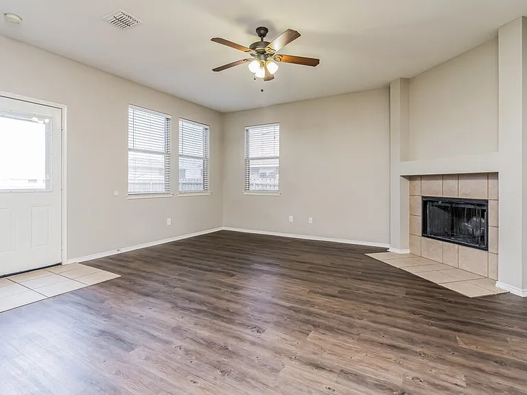 1253 Spring Water Dr — Photo 4