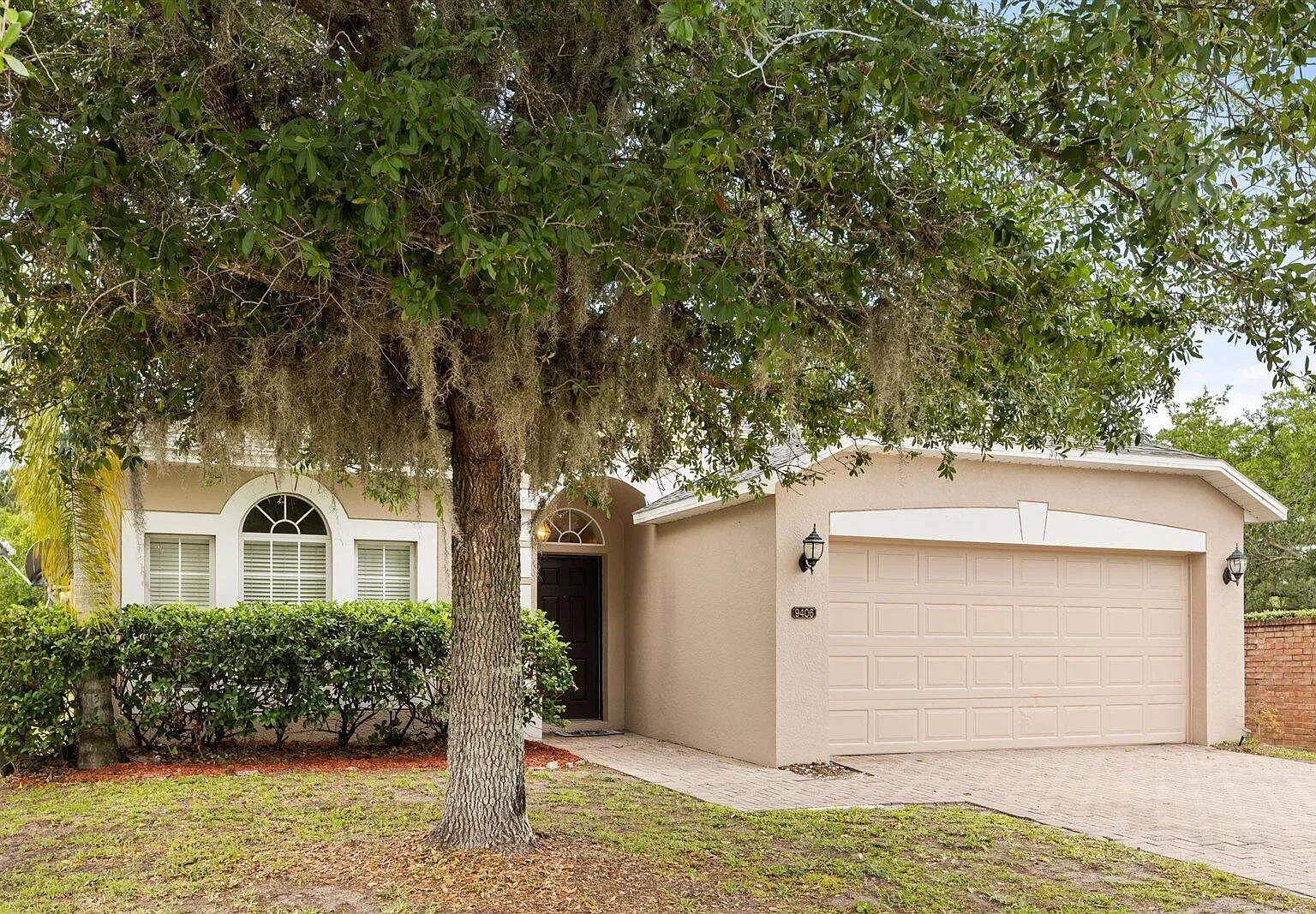 4 bed, 2.0 bath, 1865 sqft, $2,550 — Photo 2