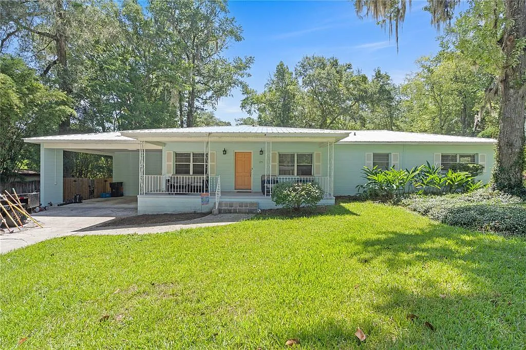 4 bed, 2.0 bath, 1996 sqft, $3,000 — Photo 1