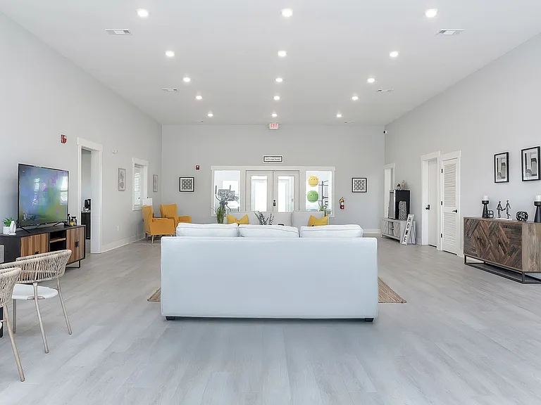 Joy Park Luxury Apartments — Photo 11