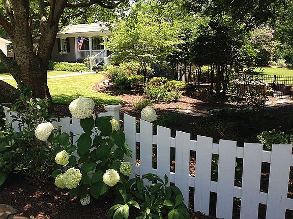 Well maintained, private yd