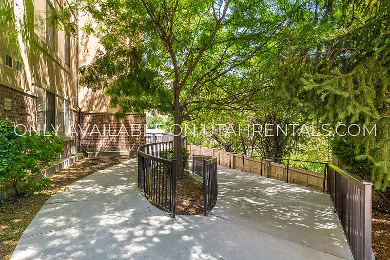 1 bed, 1.0 bath, 1196 sqft, $580 — Photo 4