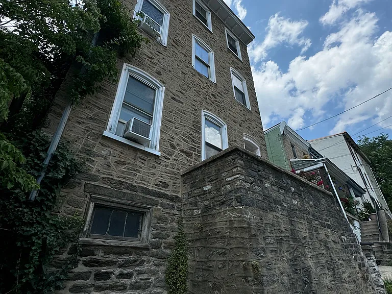 260 Lyceum Ave #3 — Photo 2