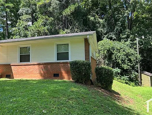 3 bed, 974 sqft, $1,550 — Photo 2