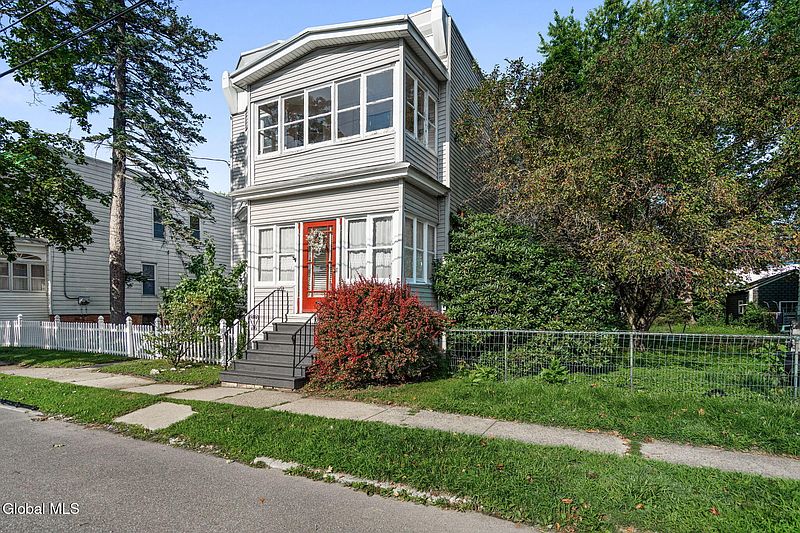 3rd image of 1627 9th Avenue