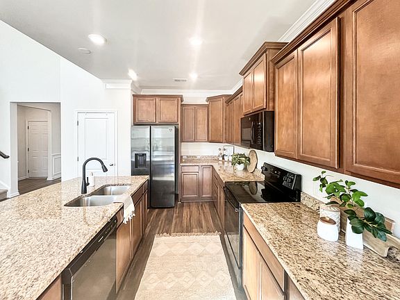 5th image of 403 Brookgreen Dr