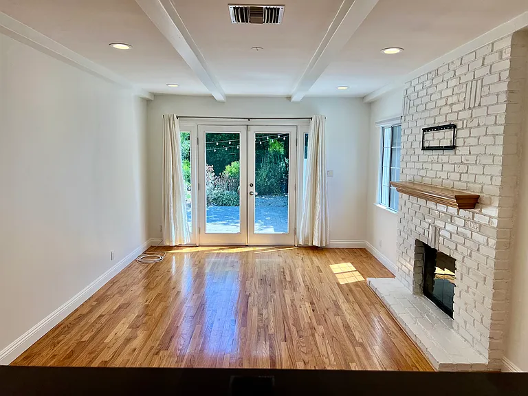 22024 Velicata St — Photo 8
