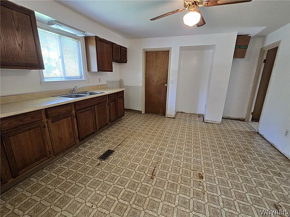 4th image of 8710 Coleman Rd