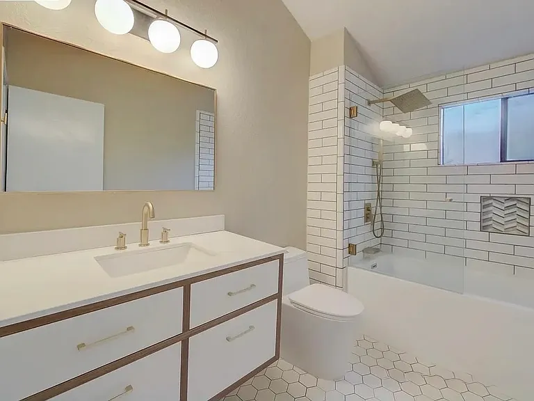 1670 Parkside Dr — Photo 2