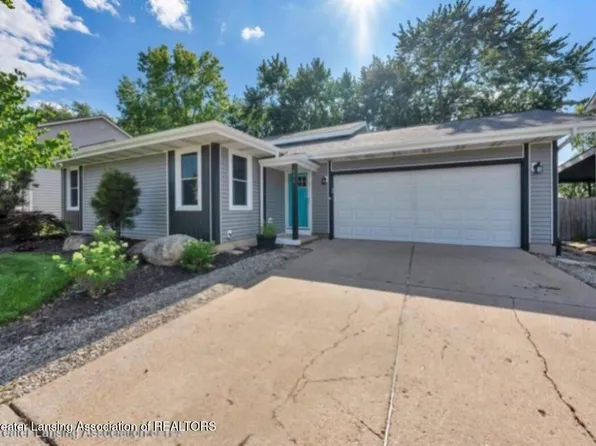 430 Dutch Hill Dr, Lansing, MI 48917