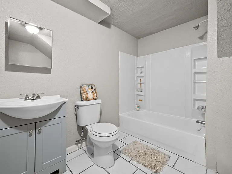 1465 Perry St — Photo 22