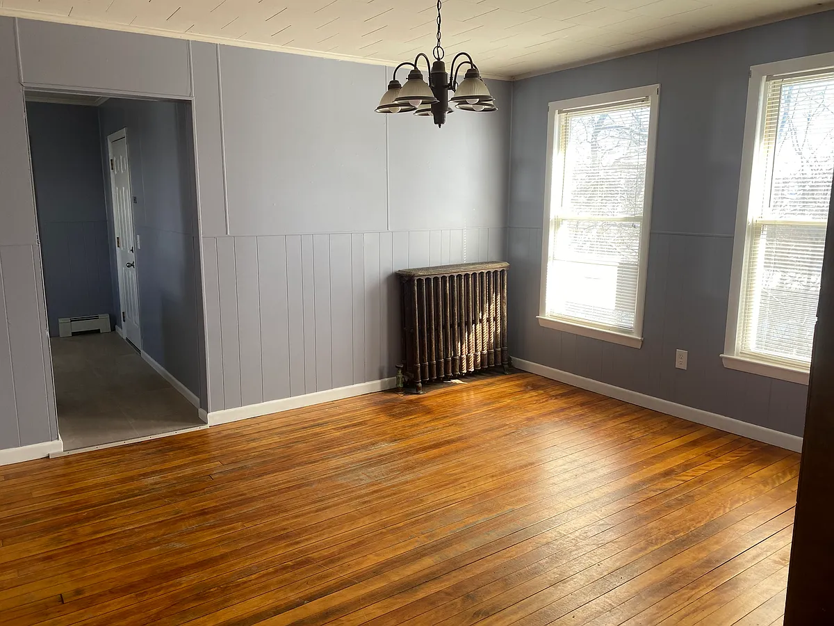 Living room with hardwood floors - 28 Newbury St #2