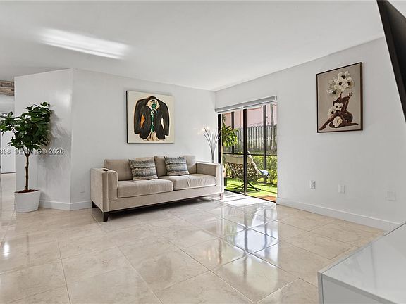 5th image of 20760 NE 4th Ct APT 102