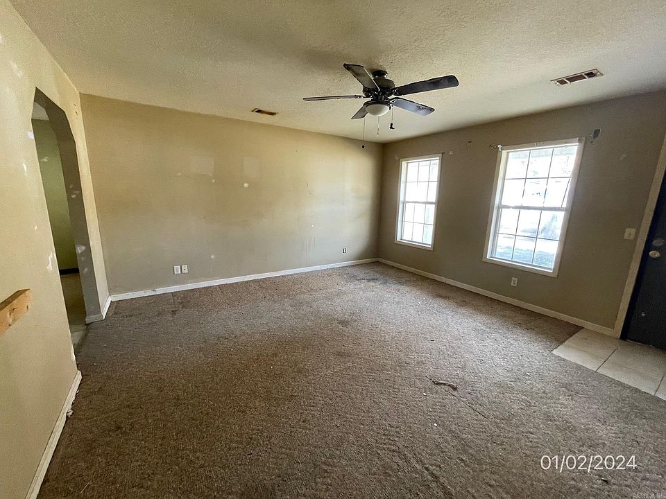 1102 Walker St, Paragould, AR 72450 Zillow