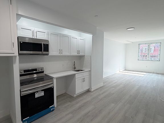 2nd image of 1641 Undercliff Ave #5B