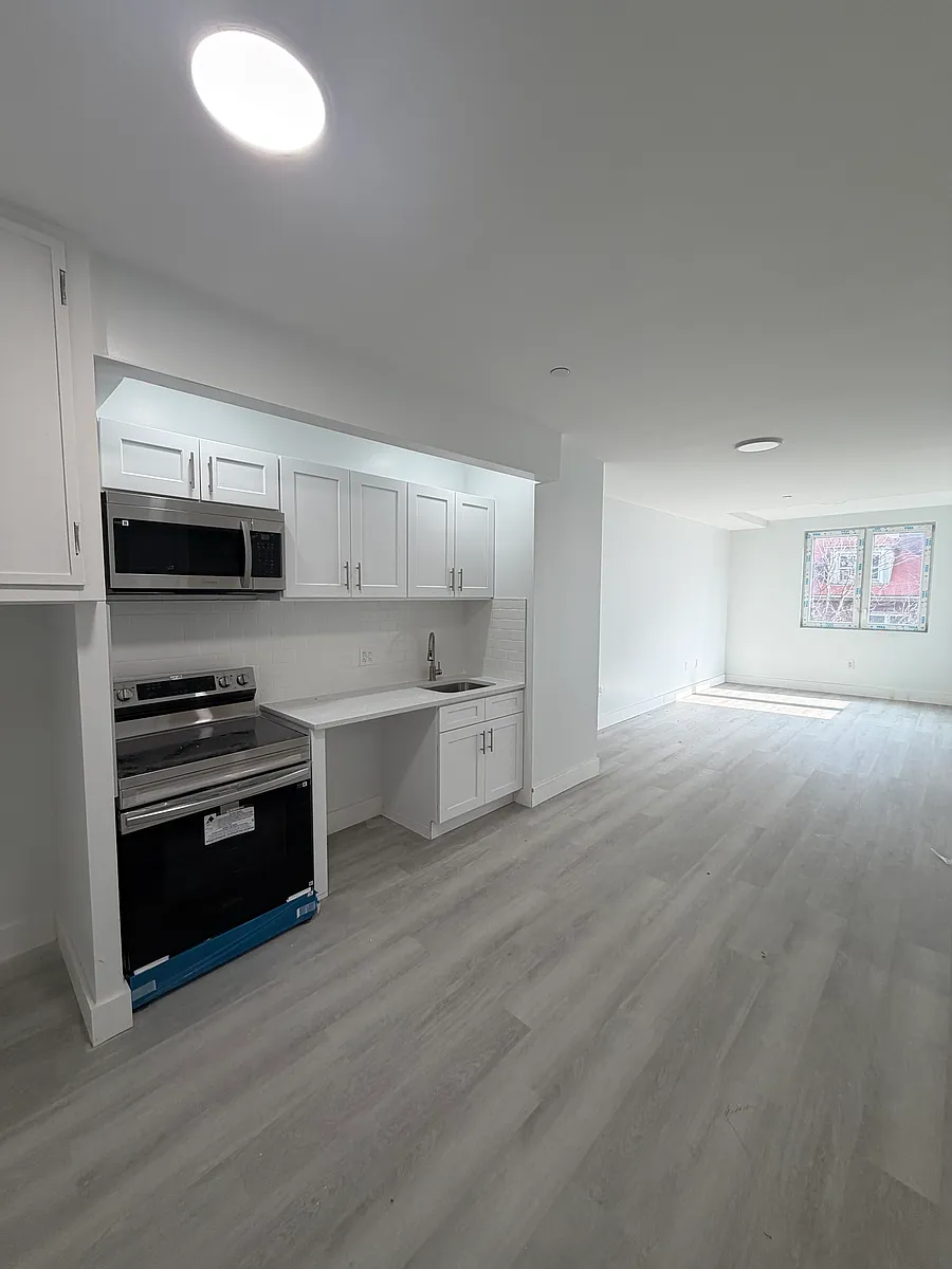Building Photo - 1641 Undercliff Ave #5B