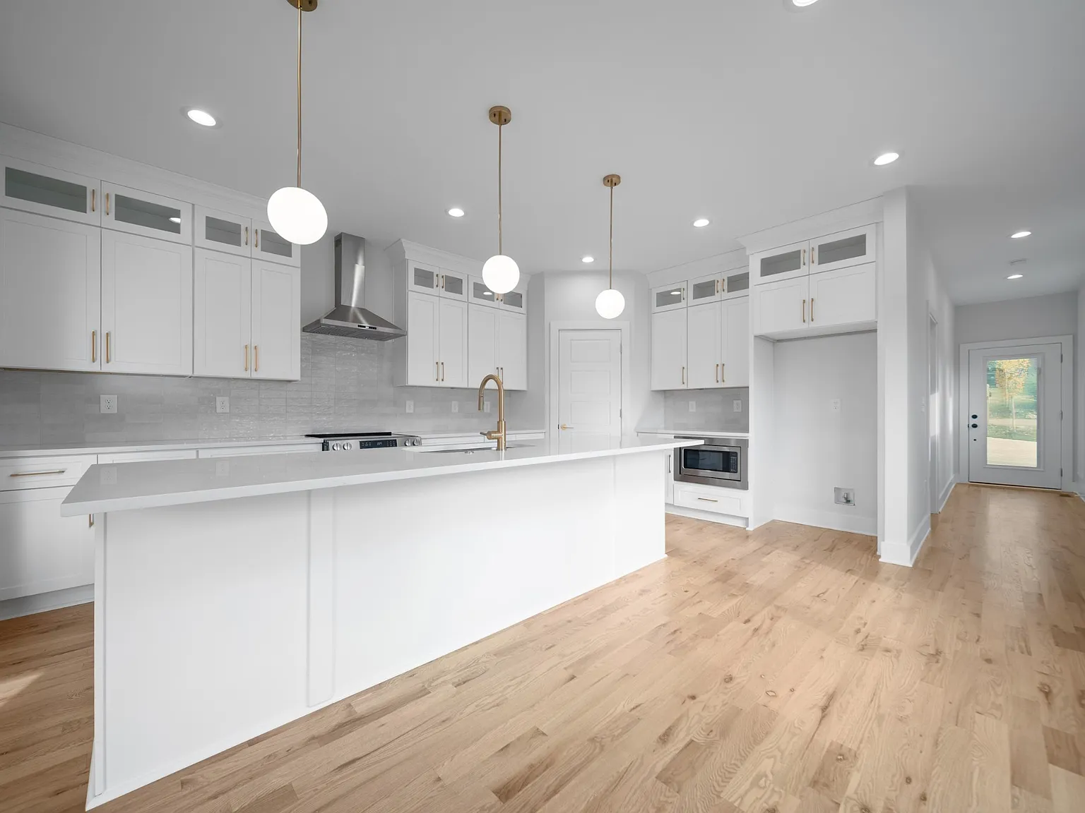 4 bed, 2329 sqft, $3,900 — Photo 4