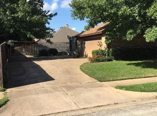 401 Miranda Ter, Bedford, TX 76021