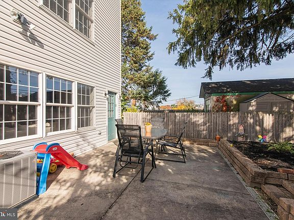 5th image of 535 Gerhard St #1